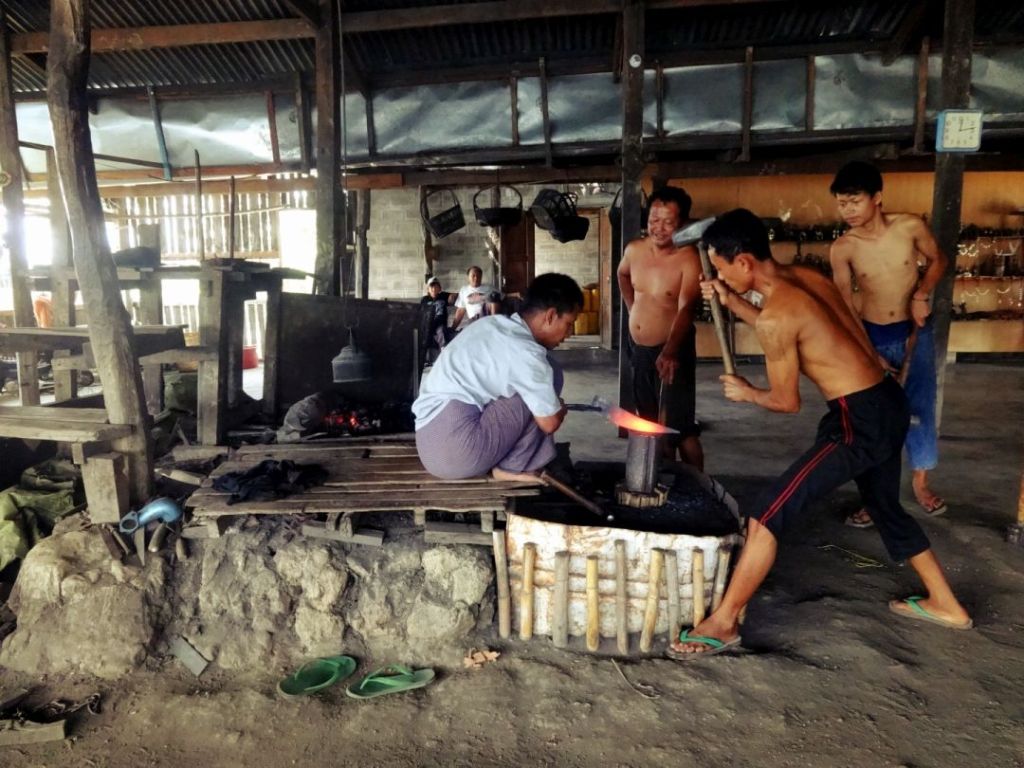 photo 3_Inle_Lake_Myanma Forging Work