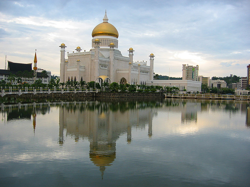Omar Ali Saifuddin Mosque by Robert Nyman, on Flickr