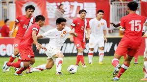 Vietnam fan's joy at meeting Arsenal after pursuing their bus